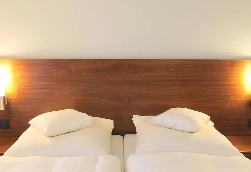 Venusberghotel-1